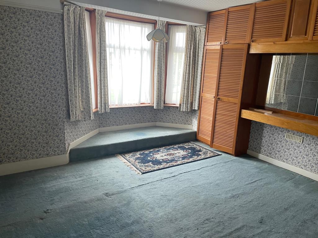 Lot: 111 - THREE STOREY HOUSE FOR IMPROVEMENT -